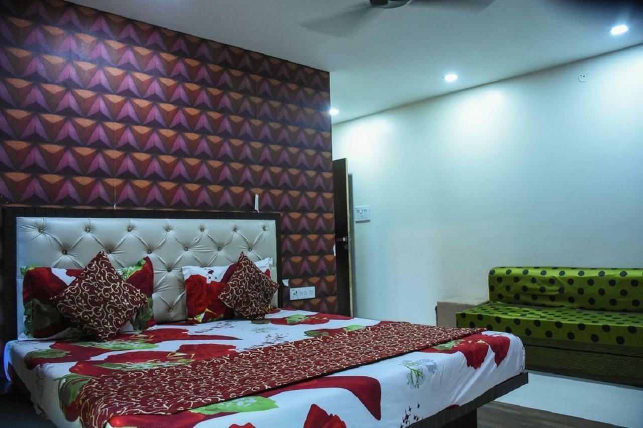 Hotel Dilip Индаур Экстерьер фото